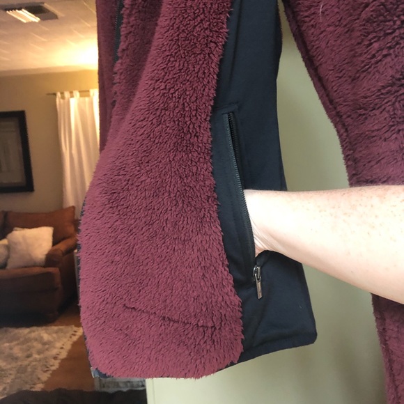 Columbia Women’s Zip Up Size Medium - Picture 5 of 8